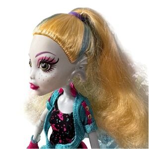 Mattel Monster High Lagoona Blue Doll Blonde Blue Hair Teal Pink Boots 2008